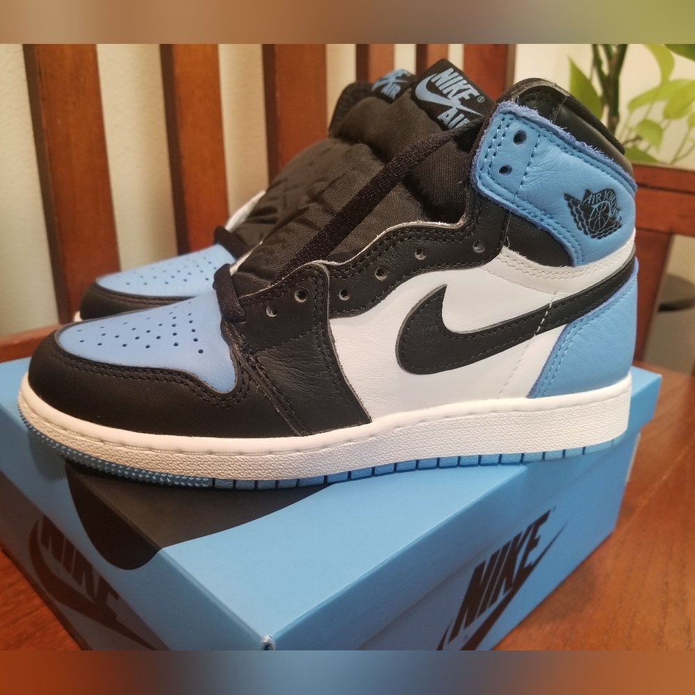 Nike Kids' Air Jordan 1 Retro High OG University Blue/Black-White Sneakers 4.5Y